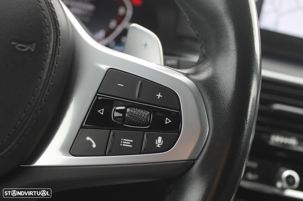 BMW 530 e Pack Desportivo M - 34