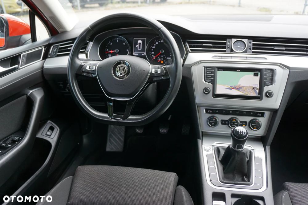 Volkswagen Passat 2.0 TDI BMT Trendline - 15