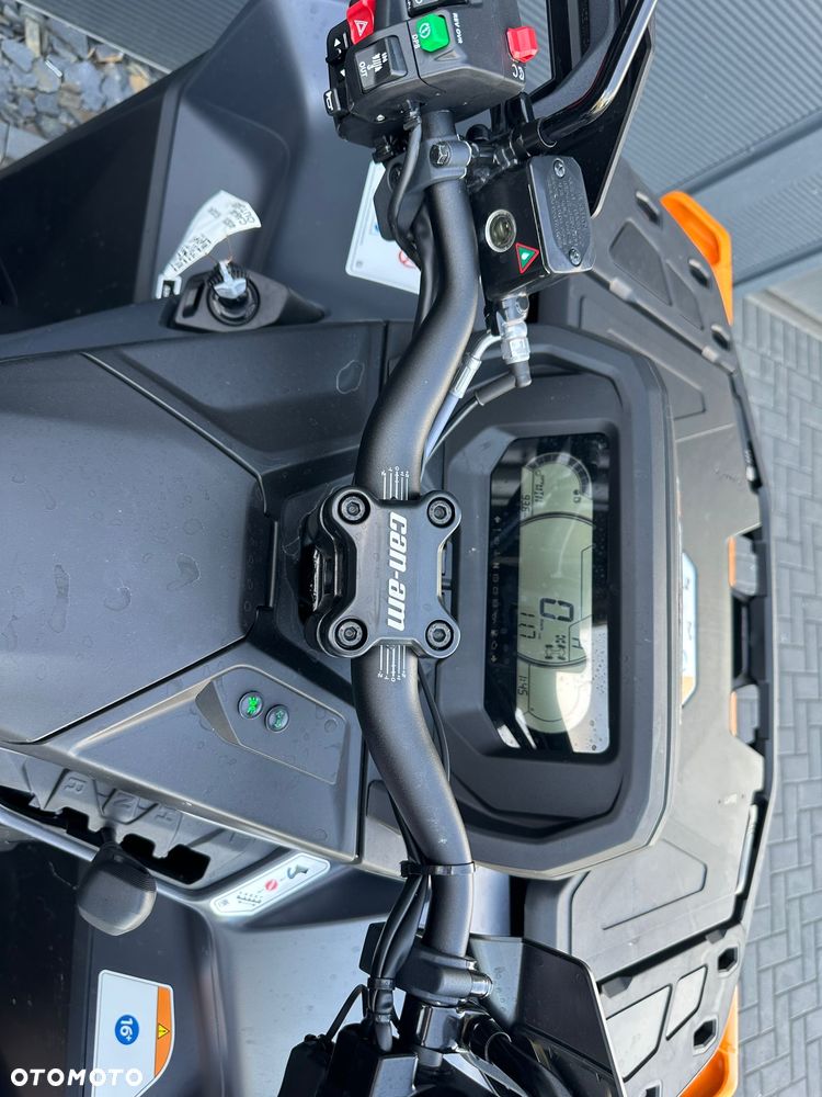 Can-Am Outlander Max - 8