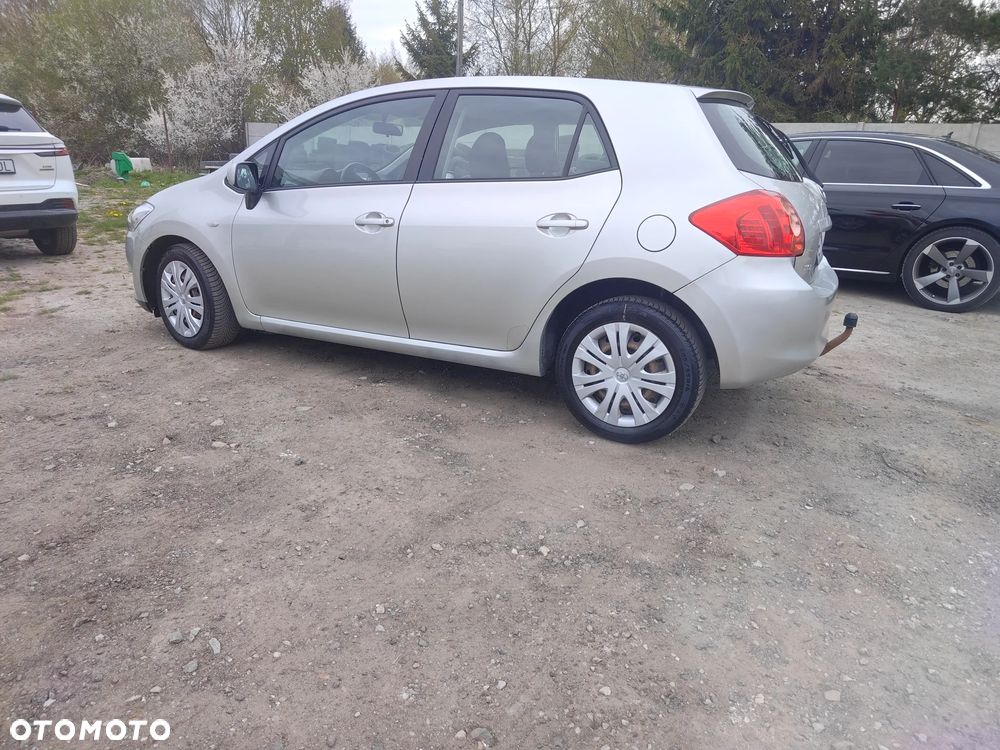 Toyota Auris 1.4 VVT-i Terra - 1
