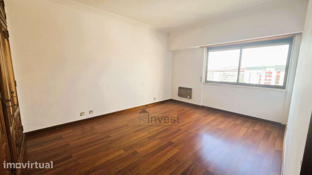 Apartamento T2 Com Terraço , Estacionamento Elevador  em  Carnide - Grande imagem: 4/25