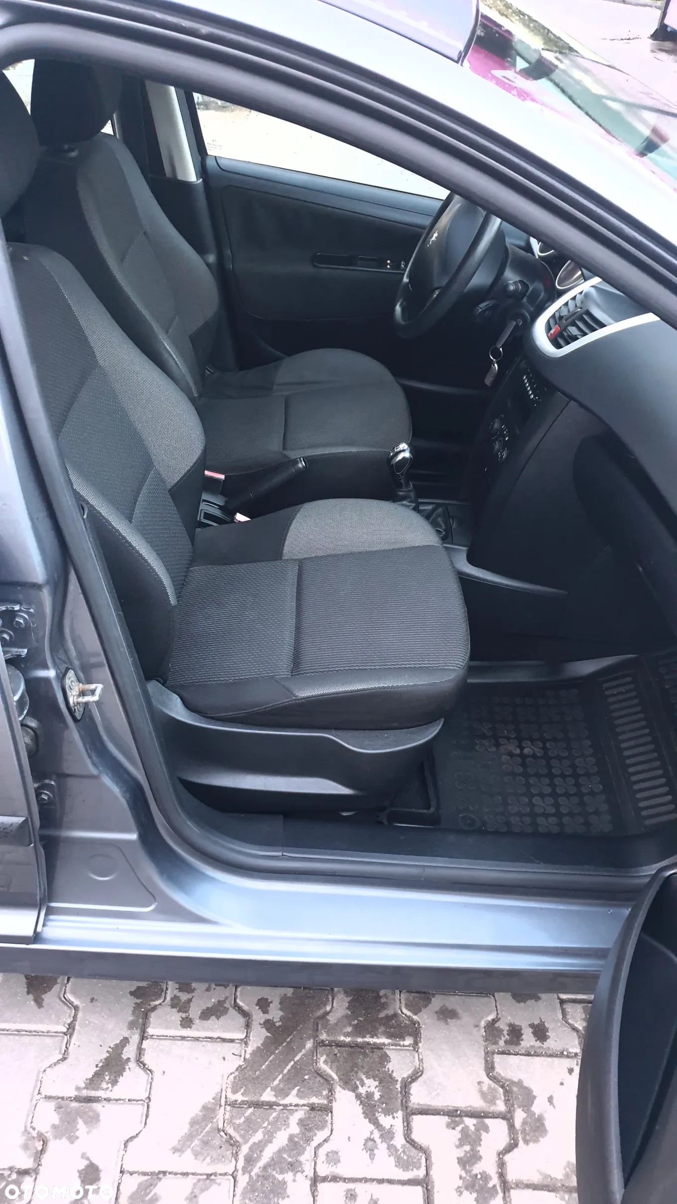 Peugeot 207 - 12