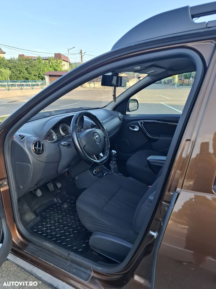 Dacia Duster 1.6 4x4 Laureate - 8