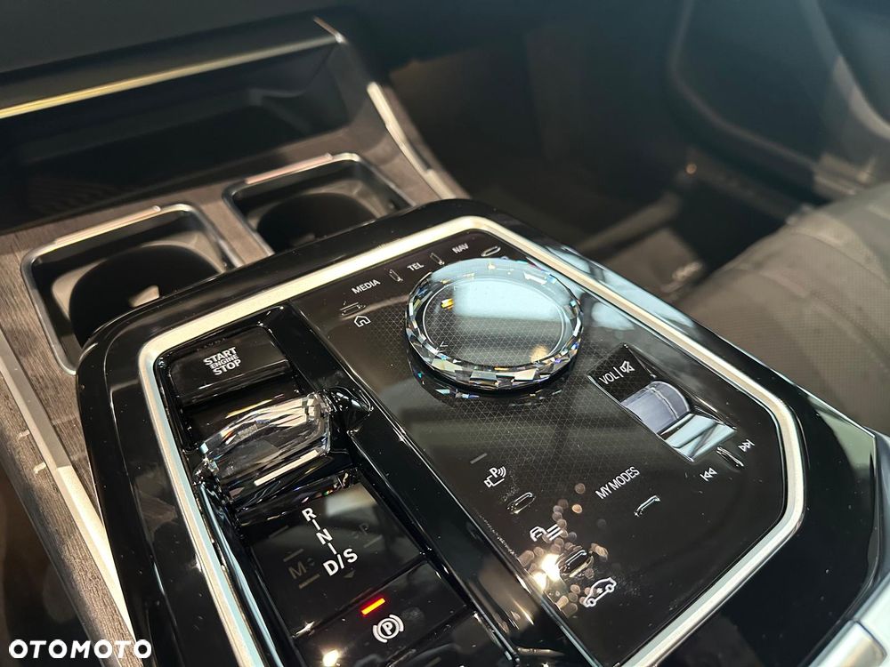 BMW Seria 7 - 26