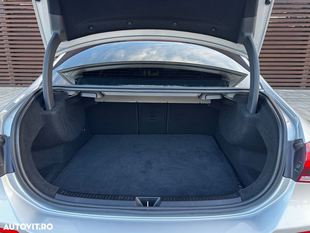 Mercedes-Benz A 180 d Sedan 8G-DCT Lim. AMG Line Advanced Plus - 27