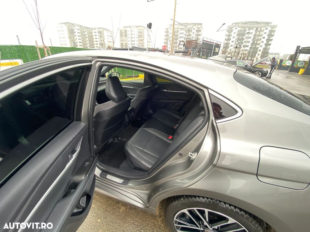 Toyota Camry Executive - 13