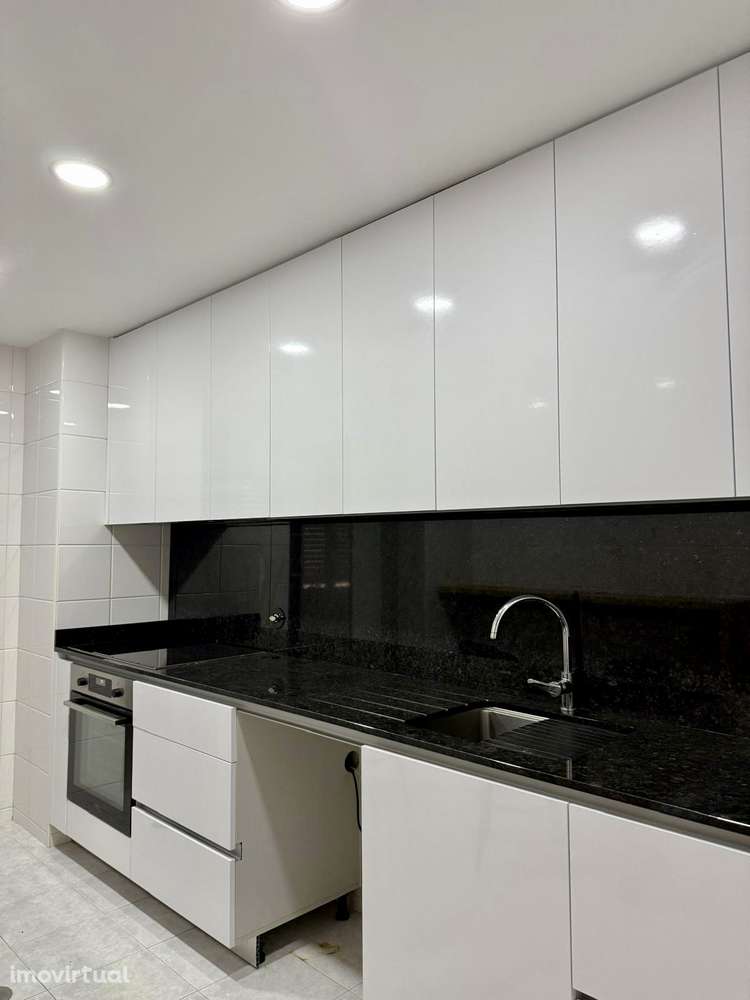 Apartamento T2 amplo com garagem privada – pronto a habitar - Grande imagem: 2/21