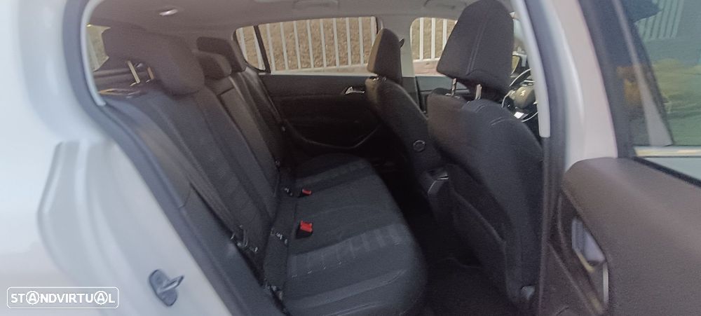 Peugeot 308 1.2 PureTech Allure J18 - 20