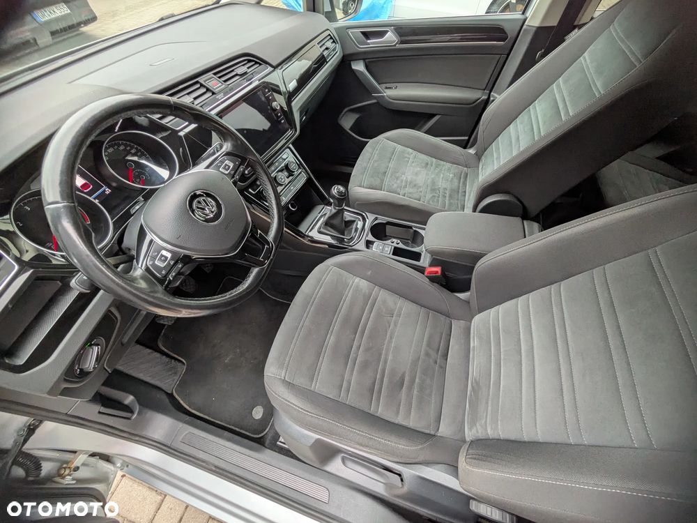 Volkswagen Touran - 10