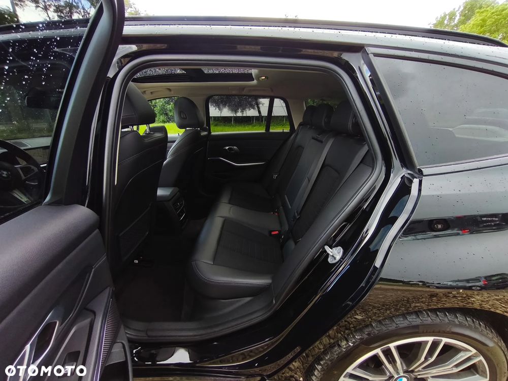 BMW Seria 3 320d Edition M Sport Shadow - 19