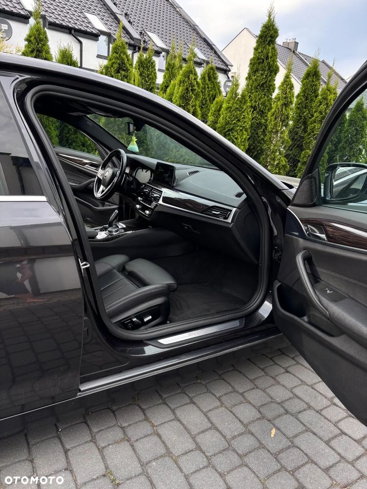 BMW Seria 5 530i xDrive Sport Line - 16