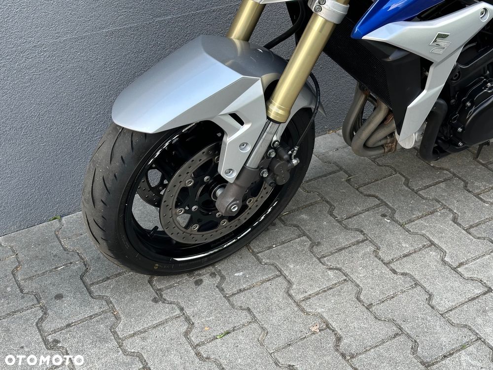 Suzuki GSR - 21