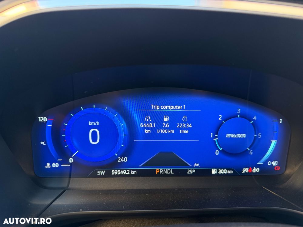 Ford Kuga - 11