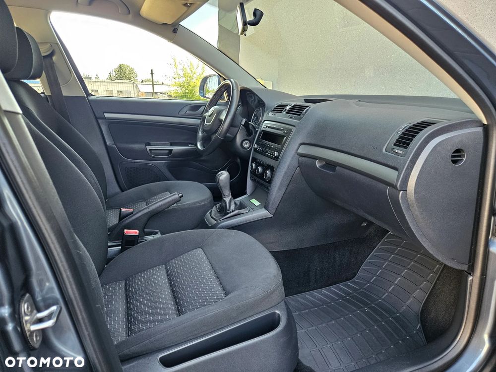 Skoda Octavia 1.6 Ambiente - 6