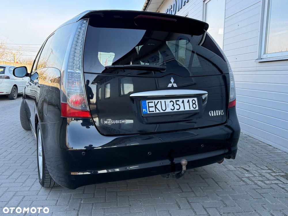 Mitsubishi Grandis - 9