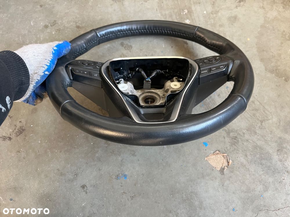 Kierownica skórzana Toyota Corolla E21 - 5