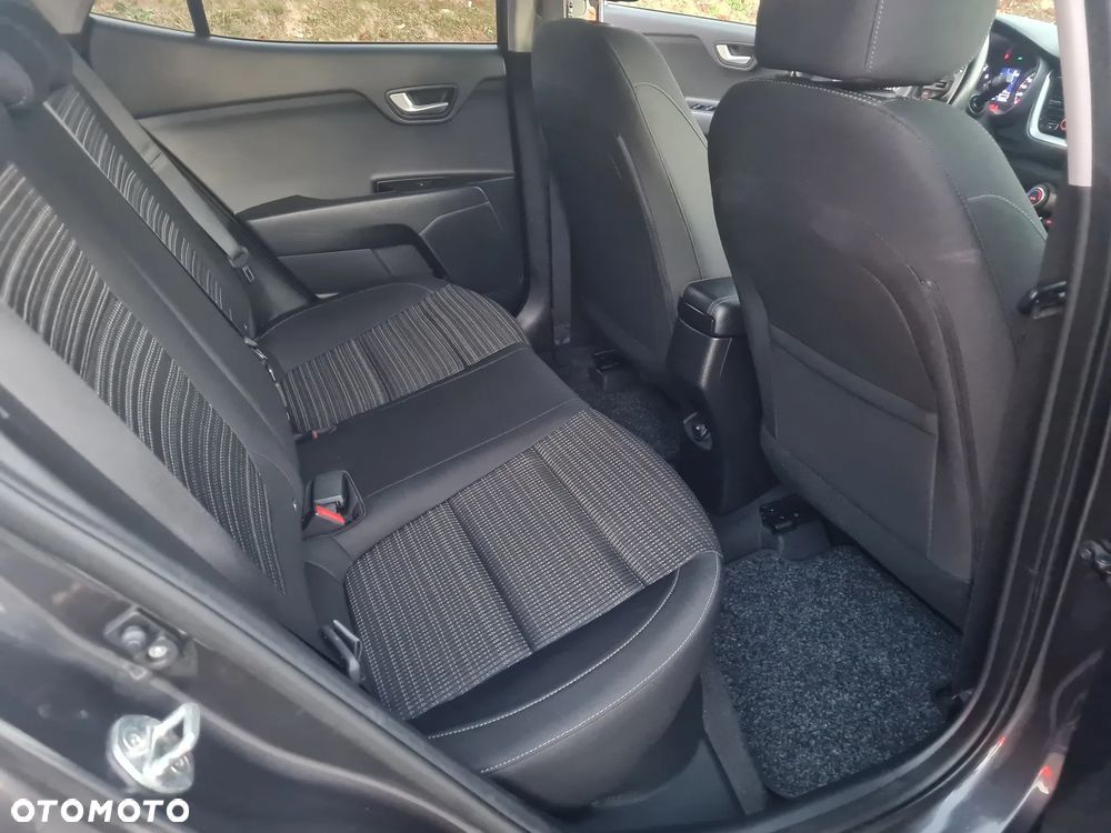 Kia Stonic 1.4 L - 23