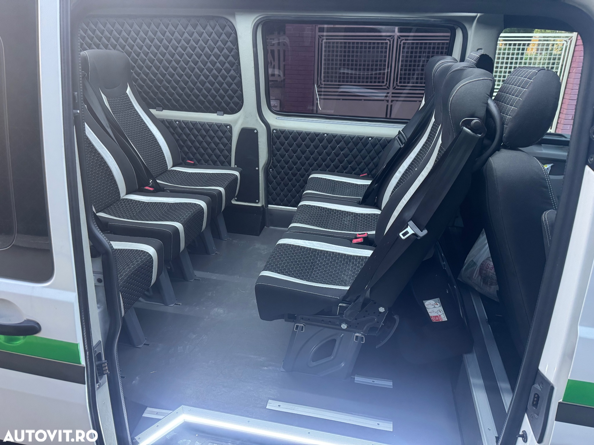 Volkswagen Caravelle - 6