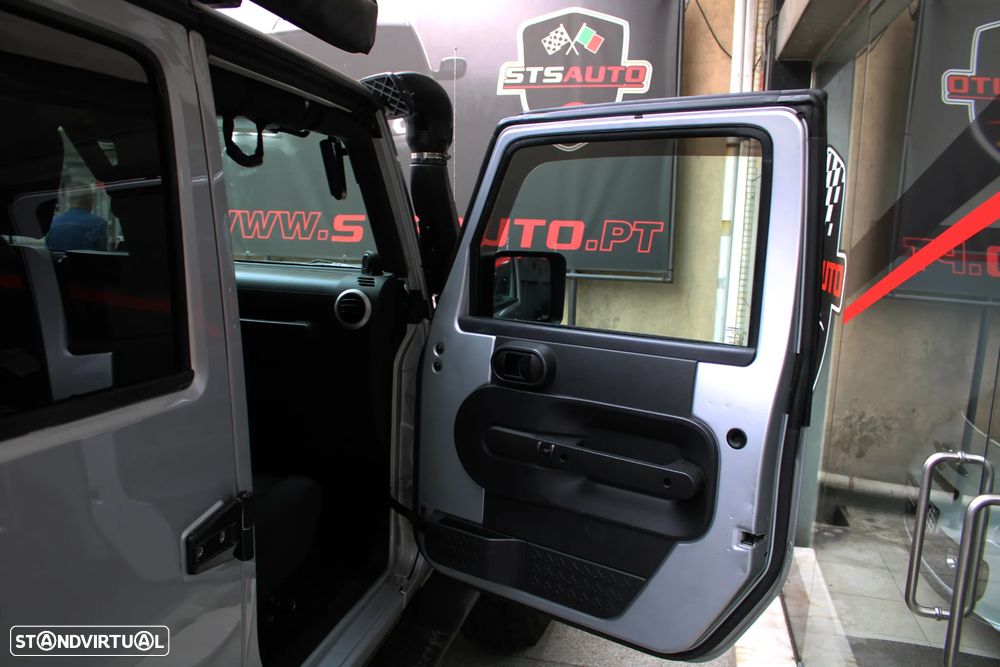 Jeep Wrangler 2.8 CRD ATX Sport - 29
