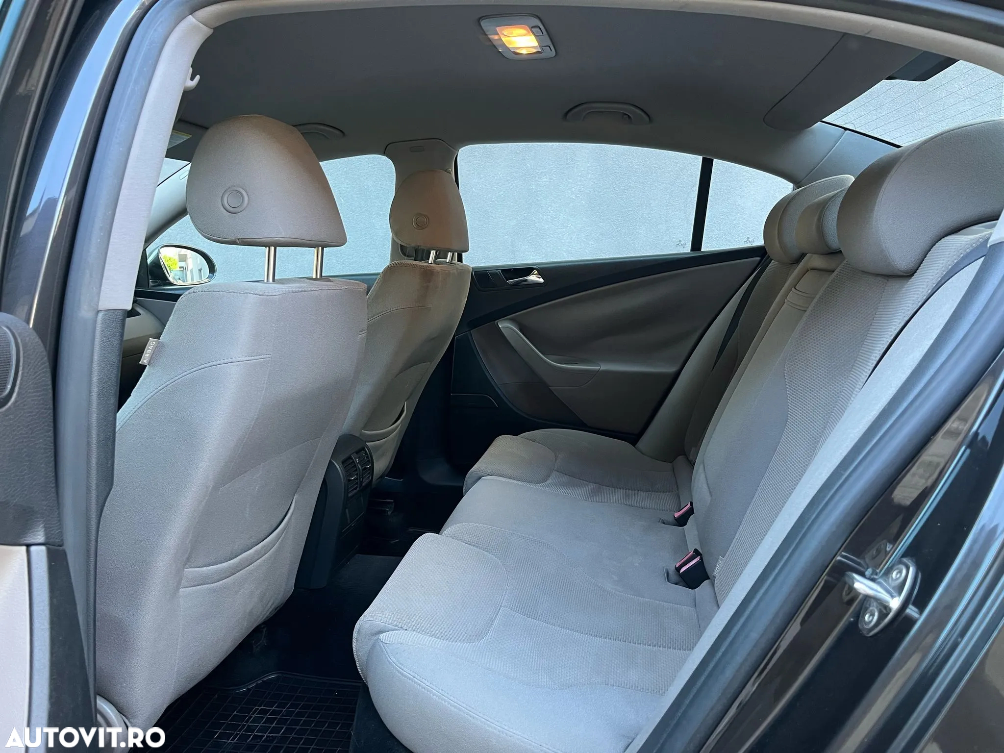 Volkswagen Passat - 12