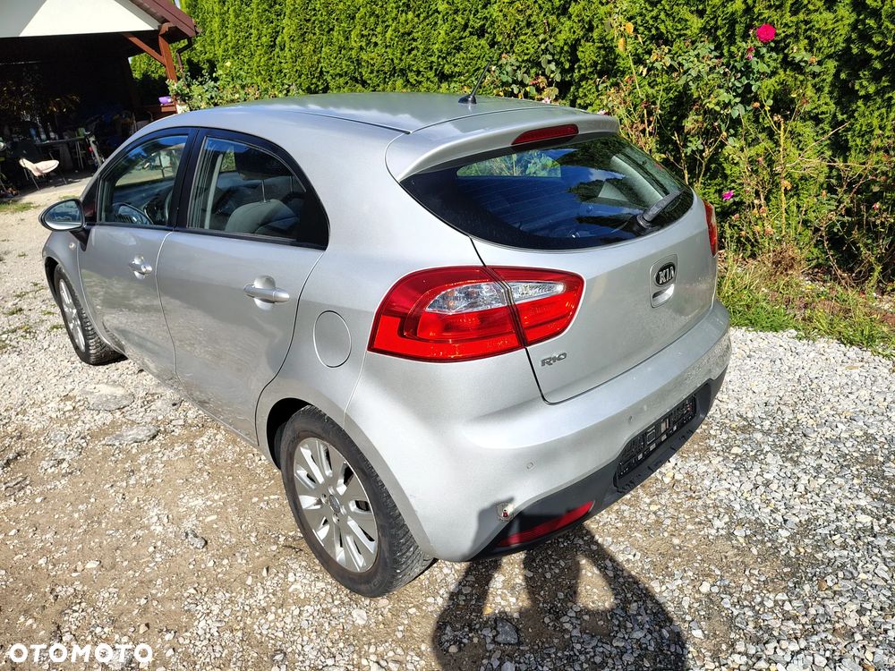Kia Rio - 7