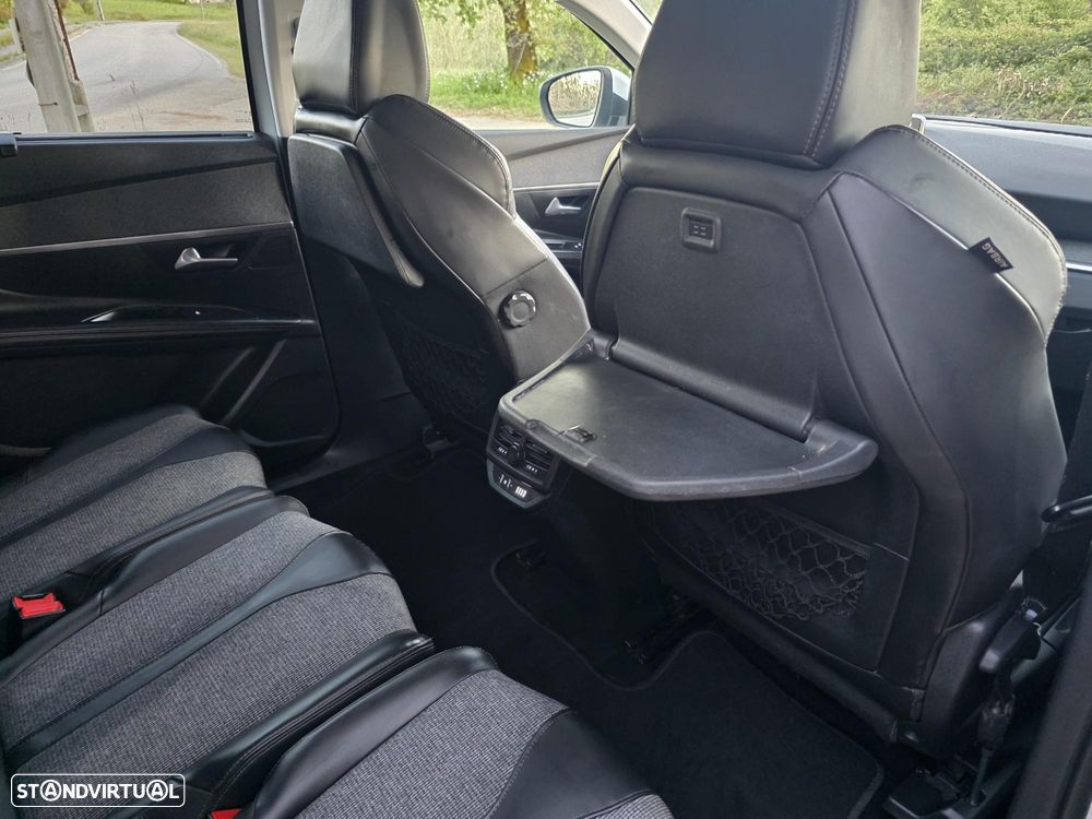 Peugeot 5008 1.2 PureTech Allure EAT6 - 26