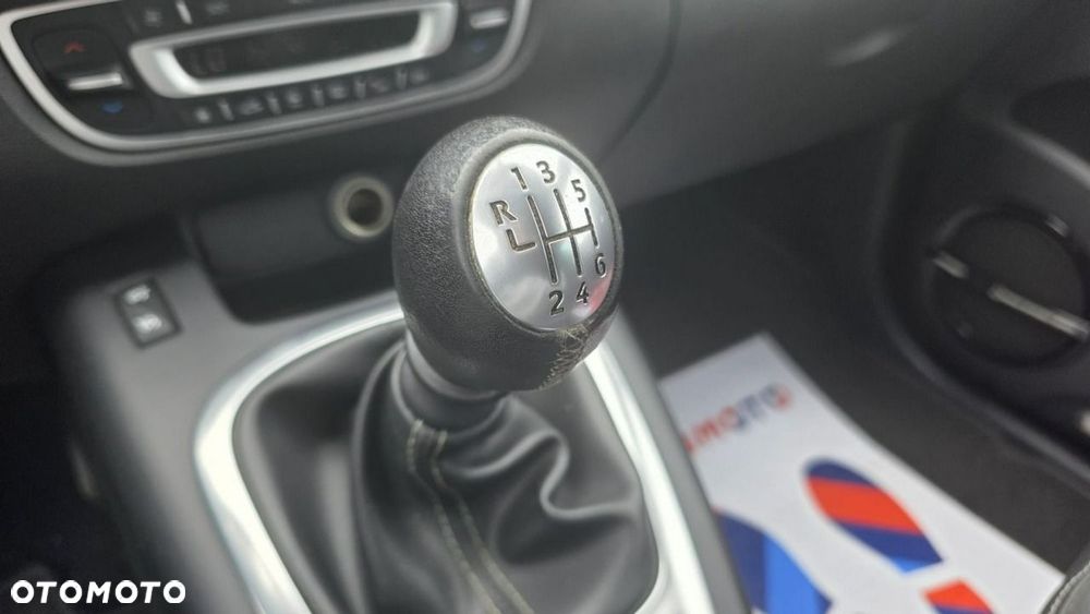 Renault Grand Scenic - 16