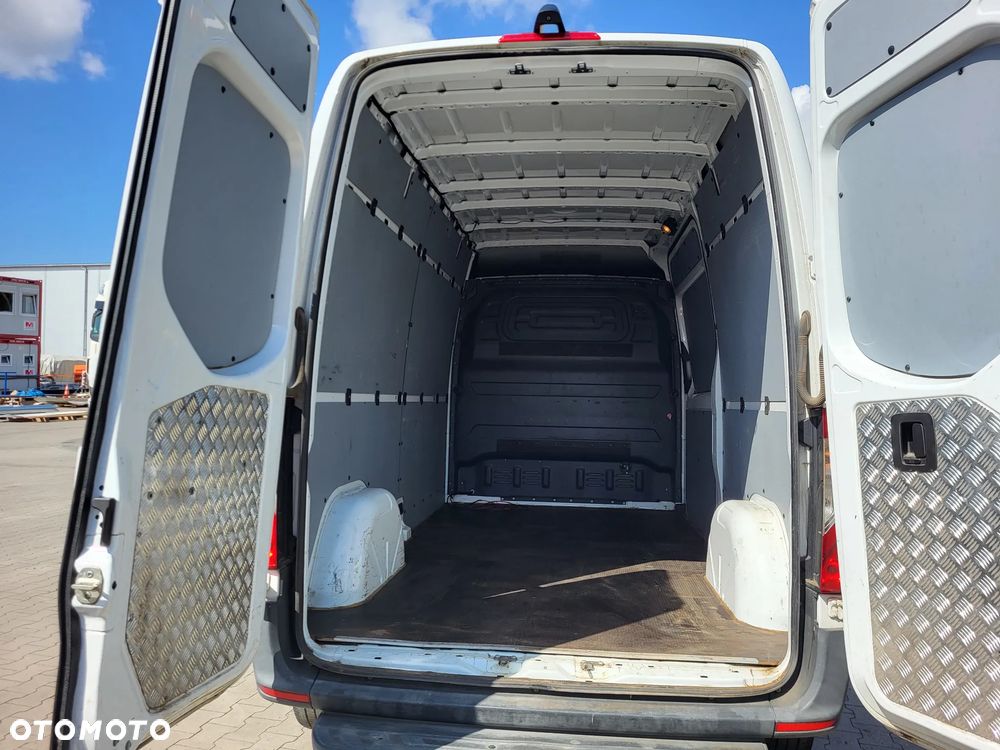 Mercedes-Benz Sprinter - 13
