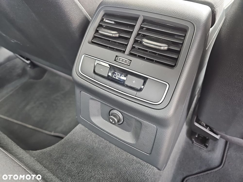 Audi A4 Limousine 35 TFSI mHEV S tronic - 30
