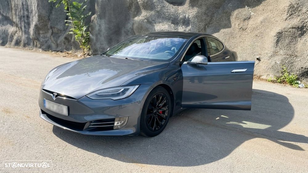Tesla Model S - 8