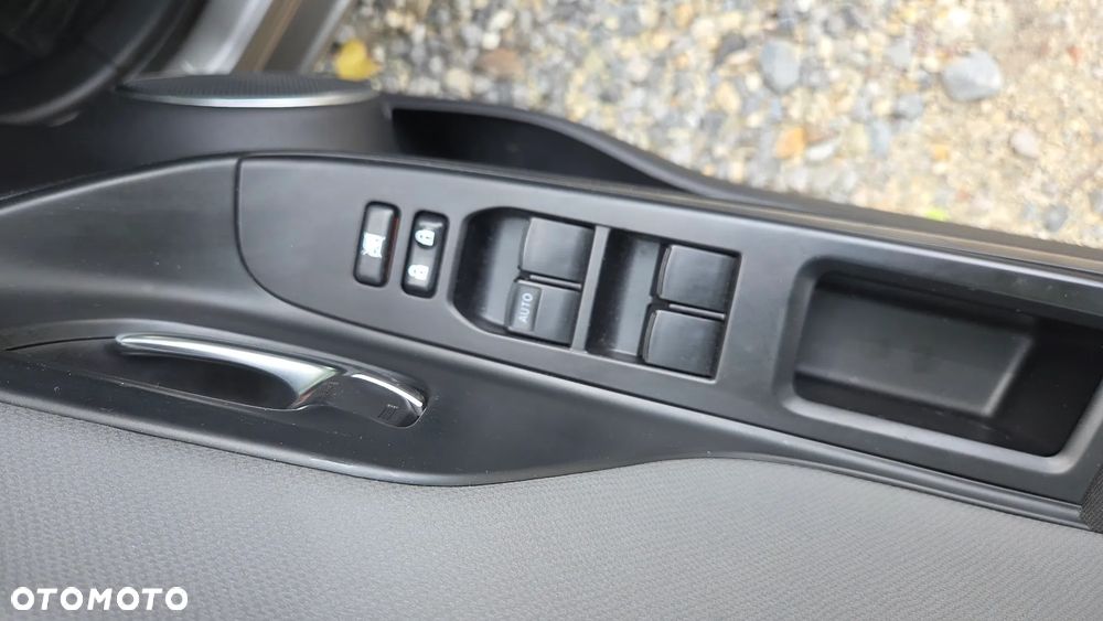 Toyota Yaris Hybrid 100 Dynamic - 17