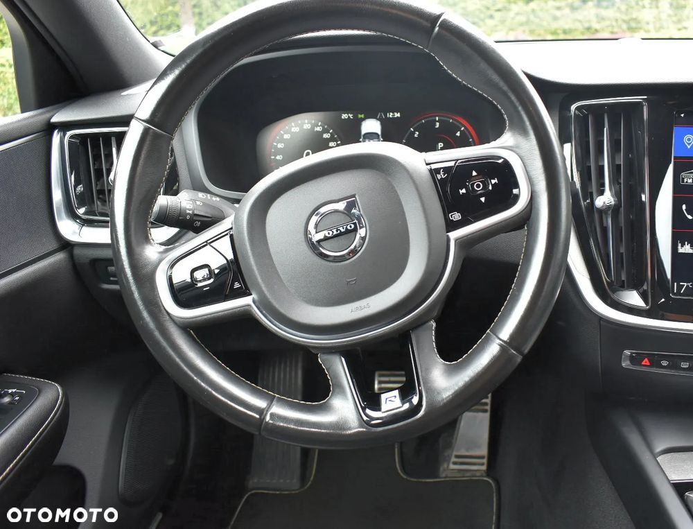 Volvo V60 D3 R-Design - 11