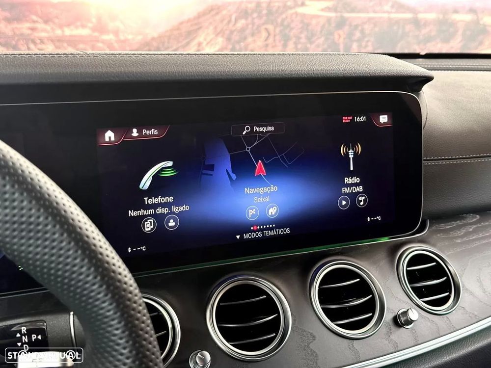 Mercedes-Benz E 300 de 4Matic 9G-TRONIC AMG Line - 27
