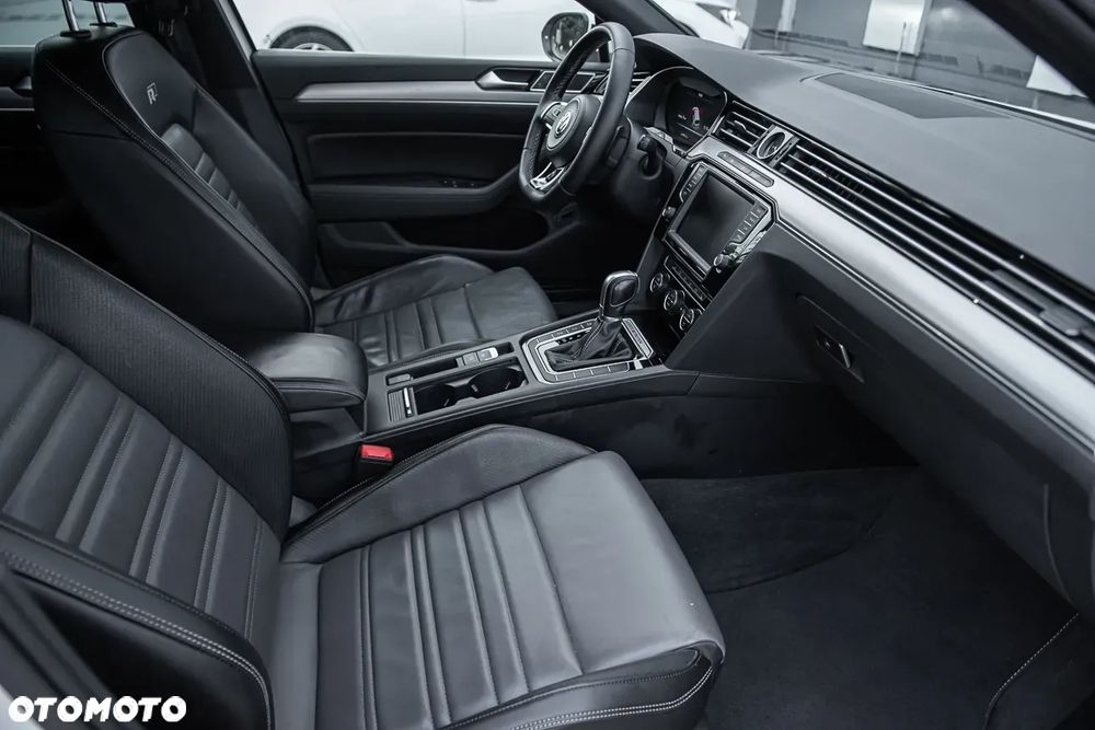Volkswagen Passat - 32