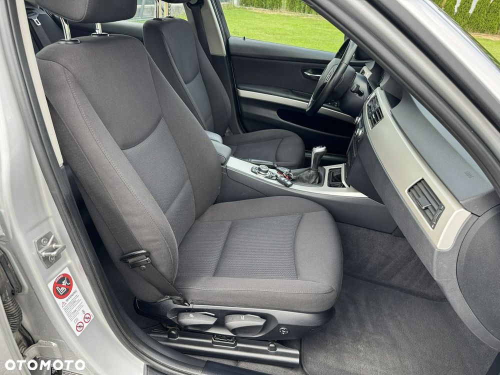 BMW Seria 3 318d - 29