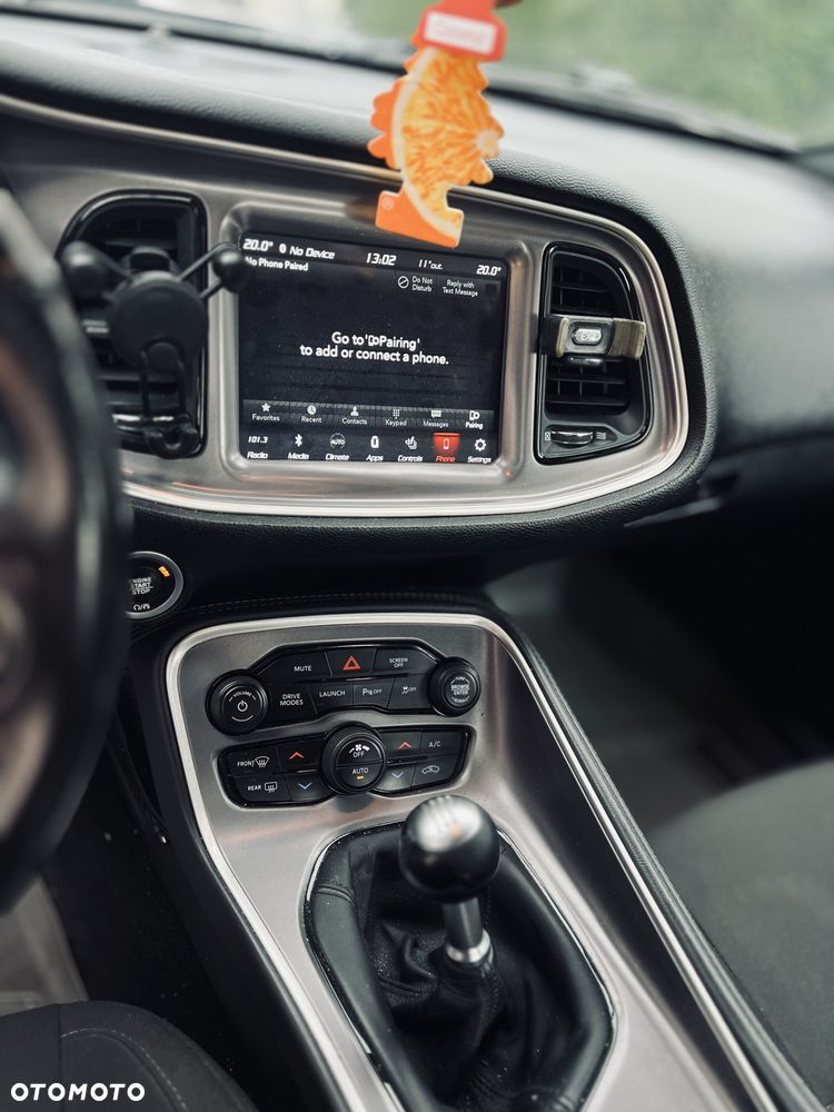 Dodge Challenger - 12