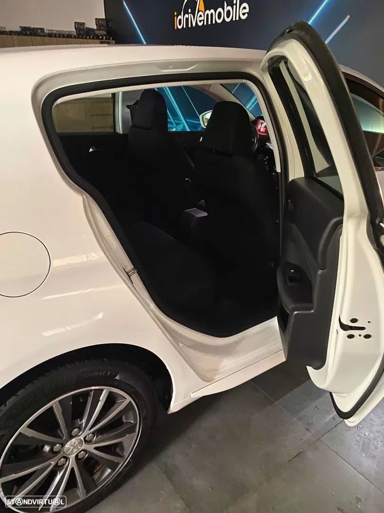 Peugeot 308 1.2 PureTech Style J17 - 20