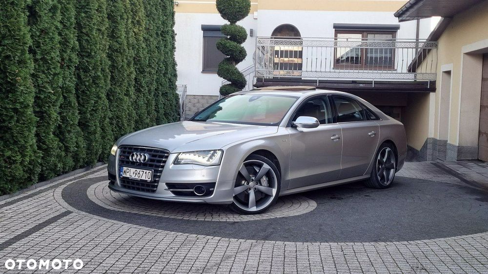 Audi S8 - 2