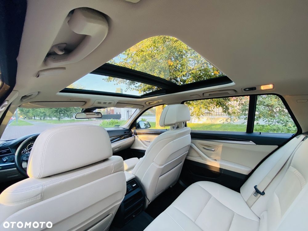 BMW Seria 5 525d xDrive Luxury Line - 2