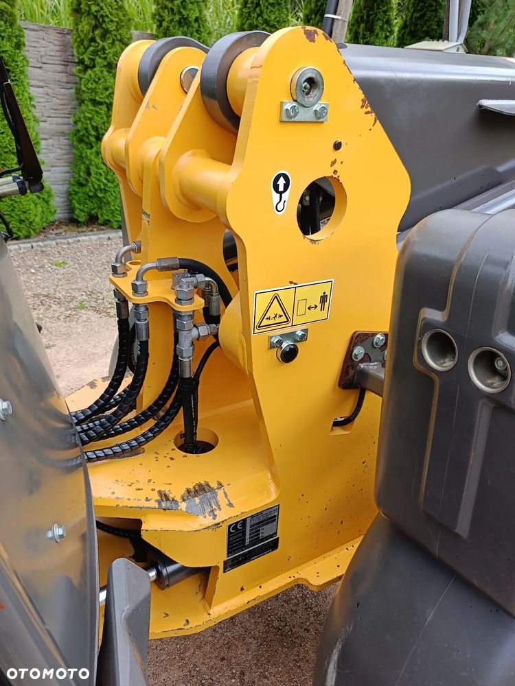 Mecalac AX 850 - 12