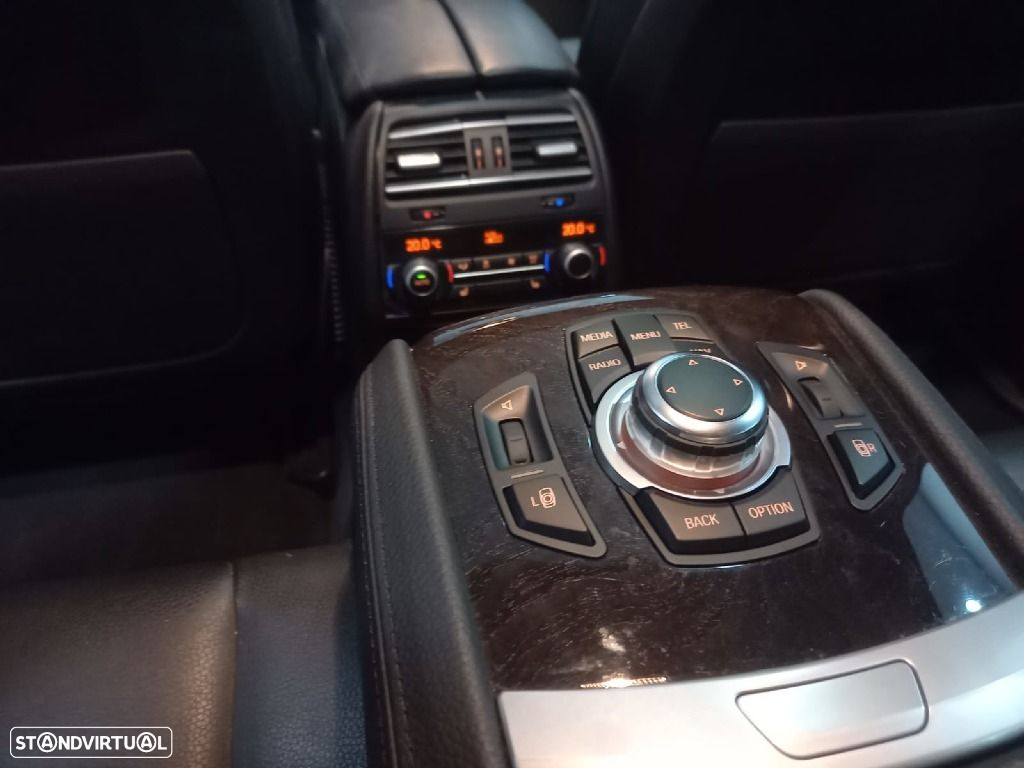 BMW 740 d xDrive - 33