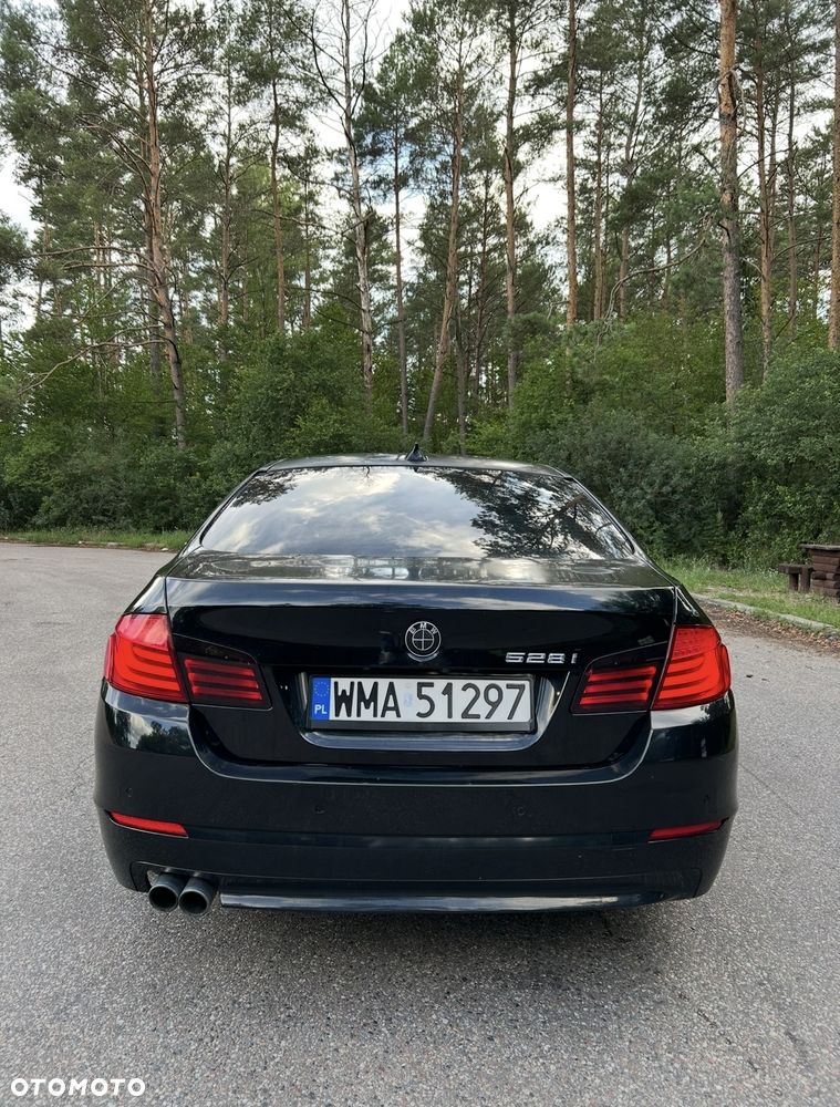 BMW Seria 5 528i - 4