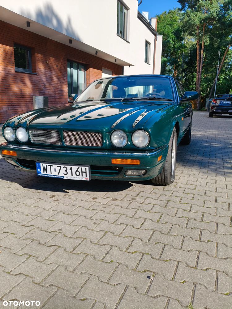 Jaguar XJ - 4