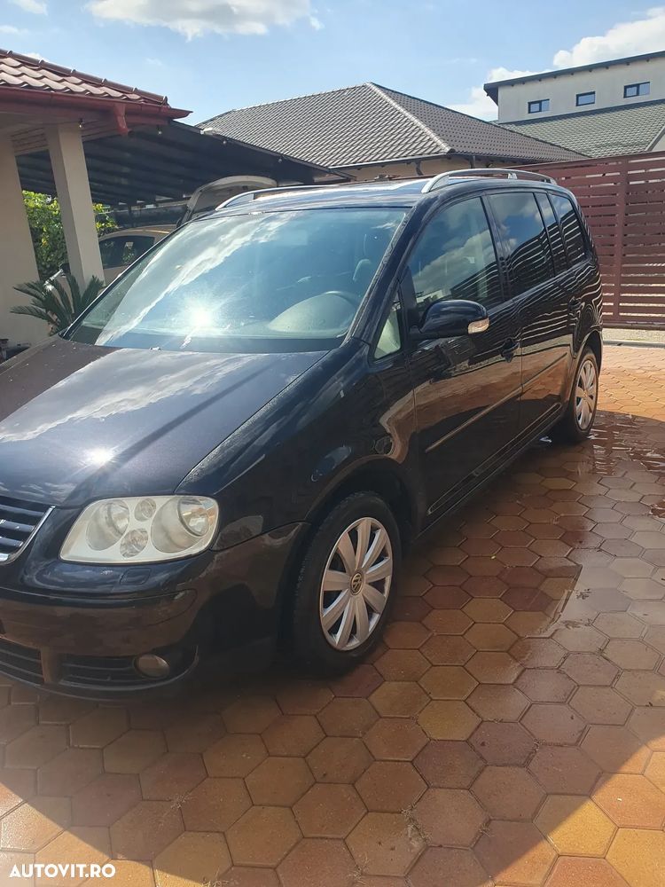 Volkswagen Touran - 1