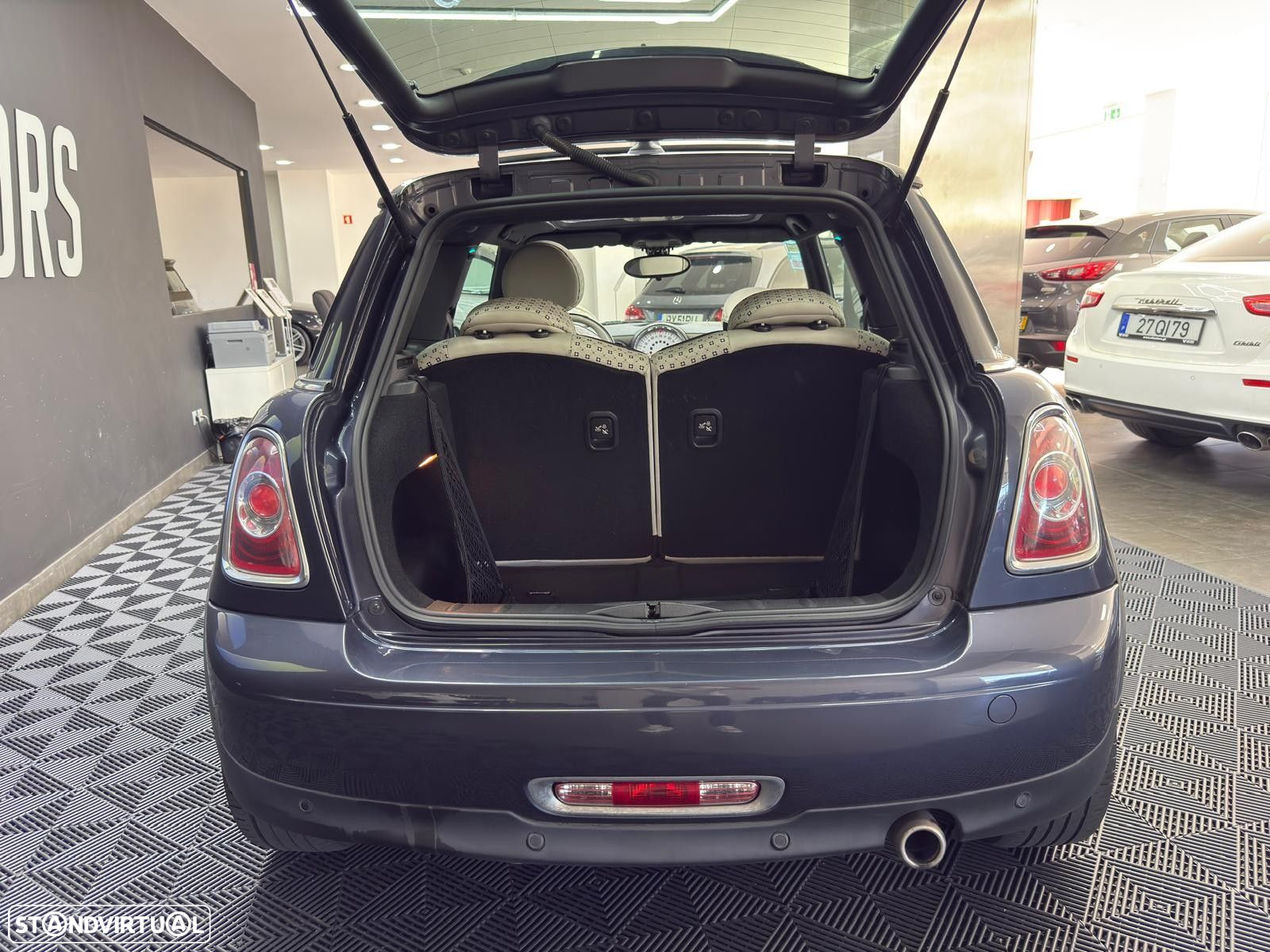 MINI 3 Portas Cooper D - 16