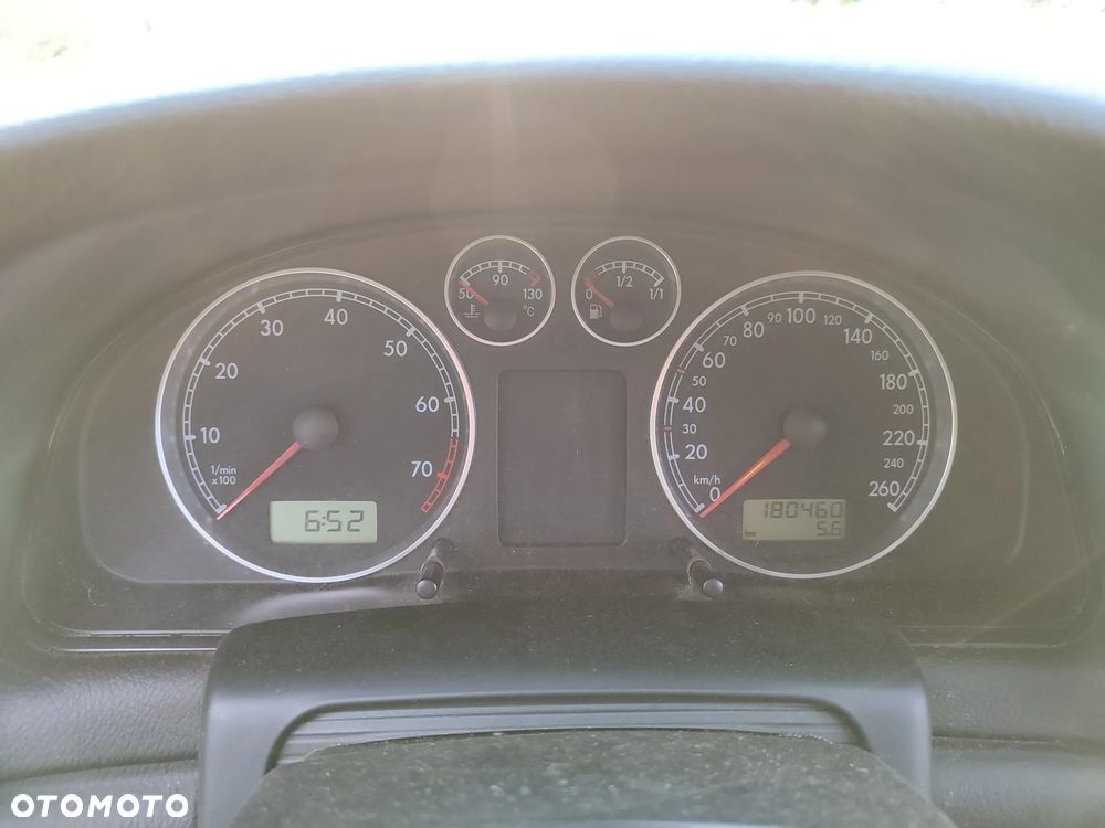 Volkswagen Passat 1.6 - 22