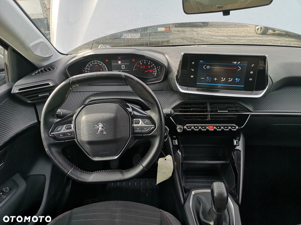 Peugeot 208 - 16
