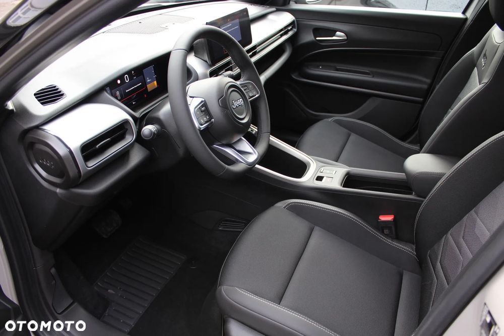 Jeep Avenger 1.2 T3 mHEV Altitude FWD eDCT6 - 7