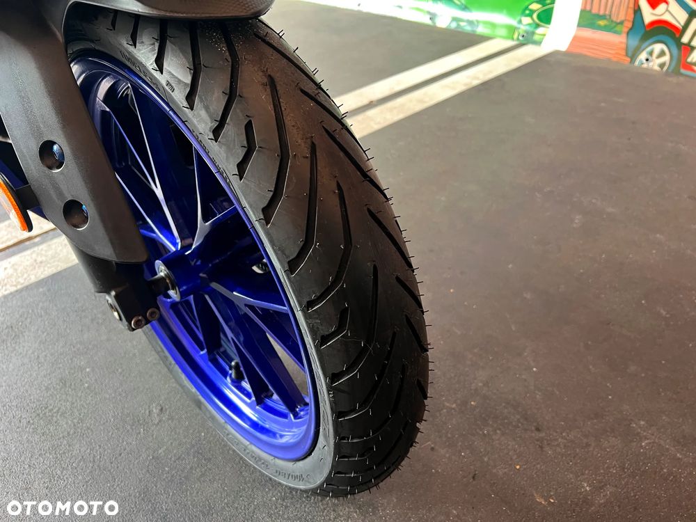 Yamaha YZF - 8