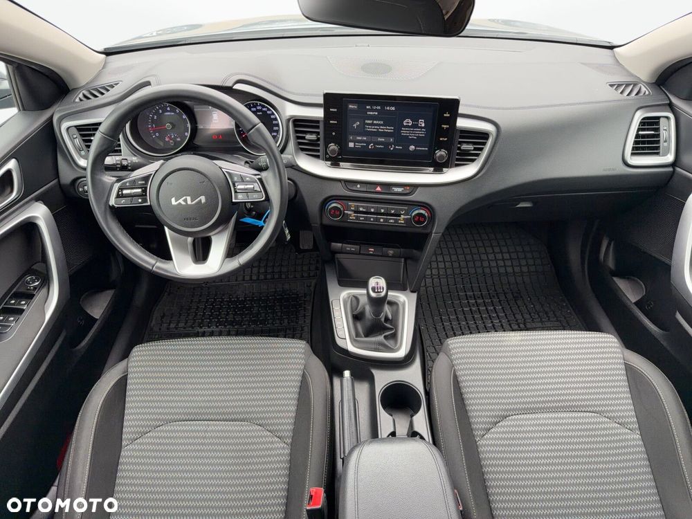 Kia Ceed - 16